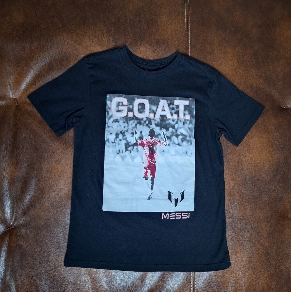 Messi Collection Black GOAT Graphic Boys T-Shirt Soccer Inter Miami Pink 10/12Y